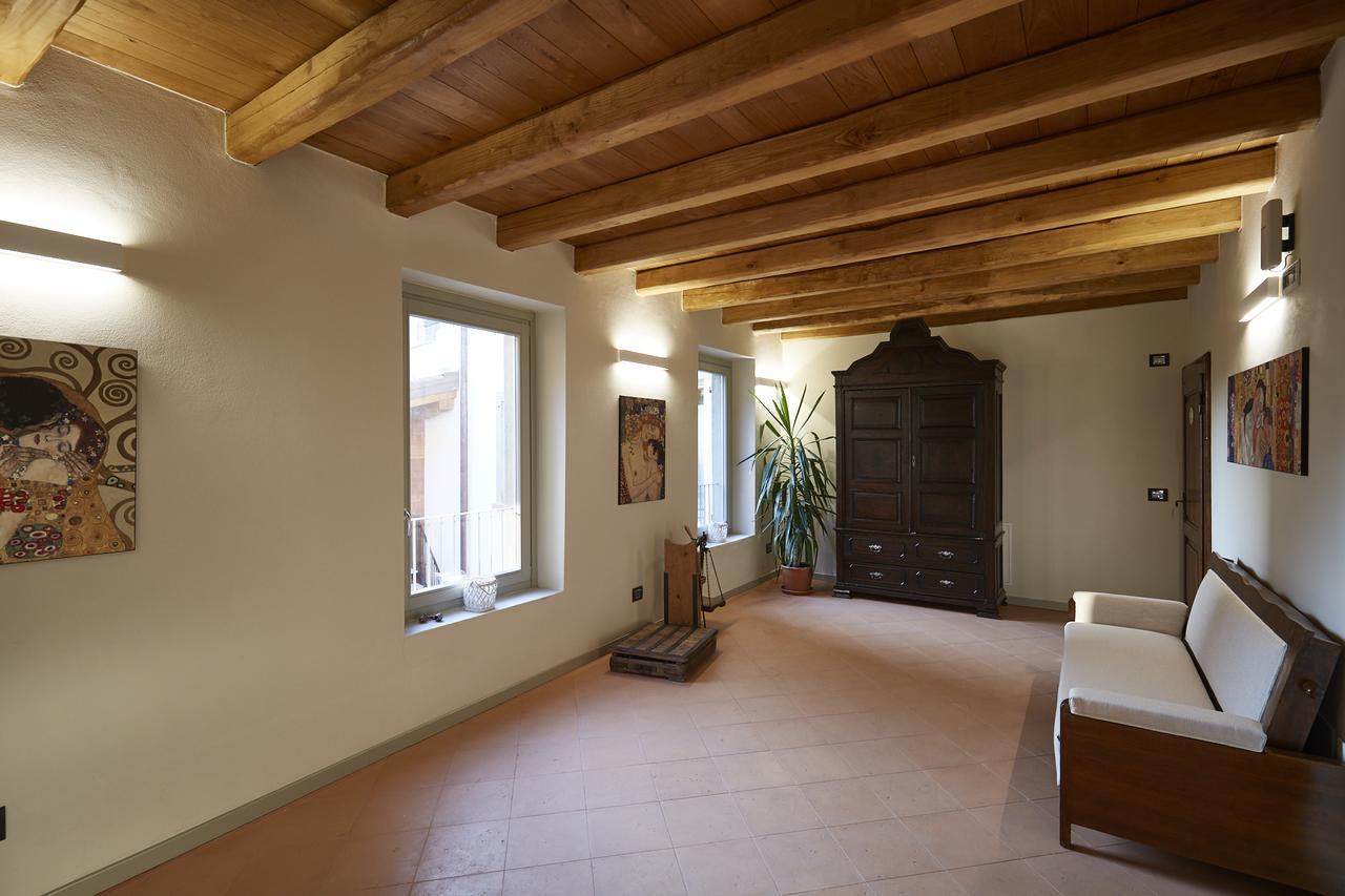 Palazzo Eleonora Bed and Breakfast Monasterolo del Castello Eksteriør billede